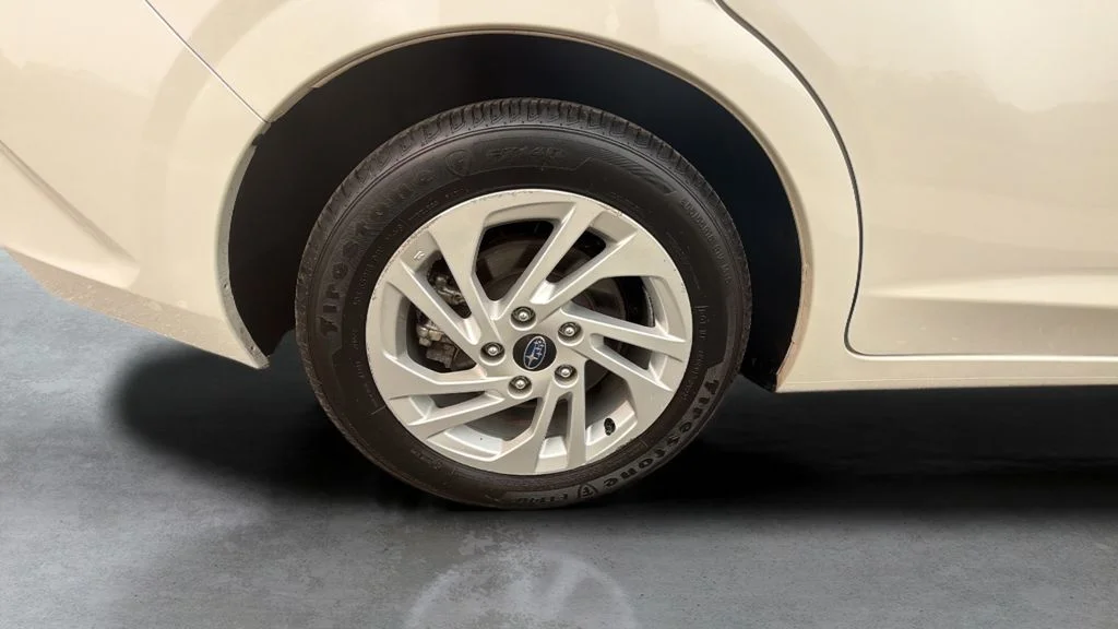 Used 2024 White Subaru Base image 18