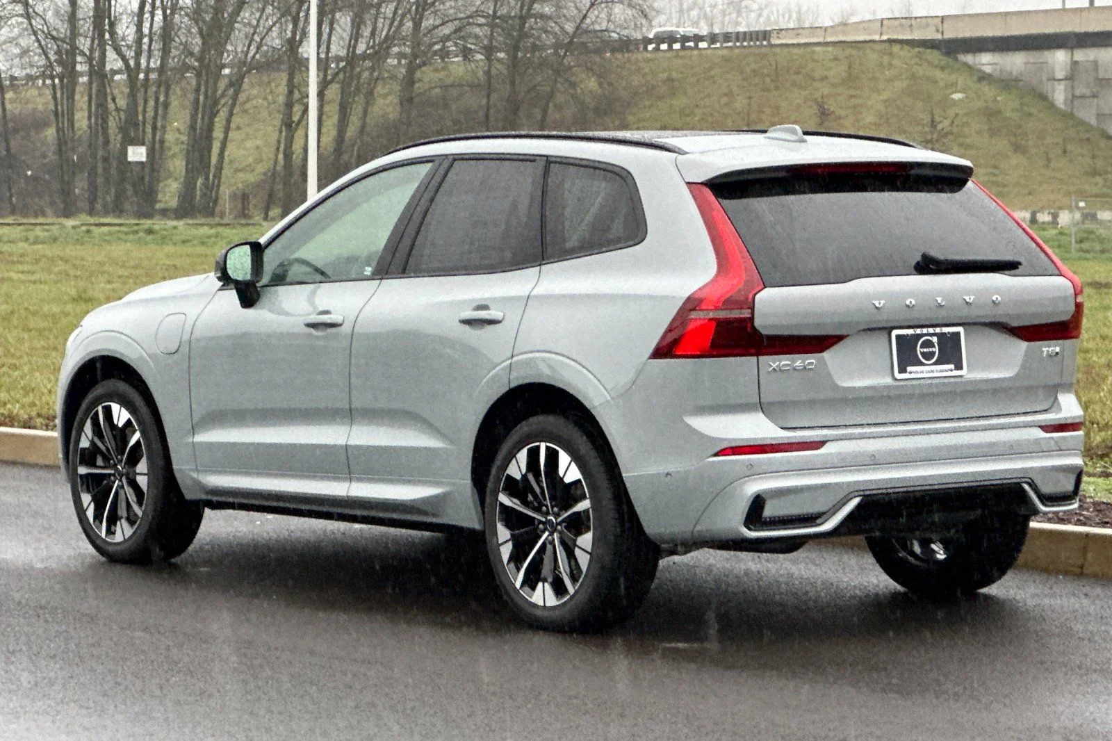 New 2026 Vapour Grey Volvo Plus image 5