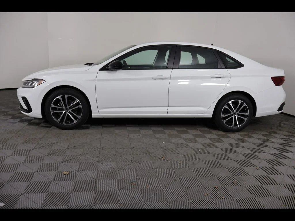 New 2026 White Volkswagen 1.5T Sport image 2