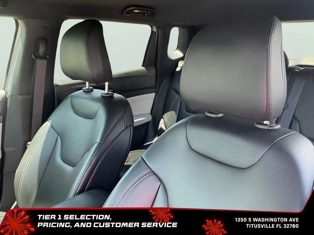 Used 2025 Silver Jeep Limited image 21
