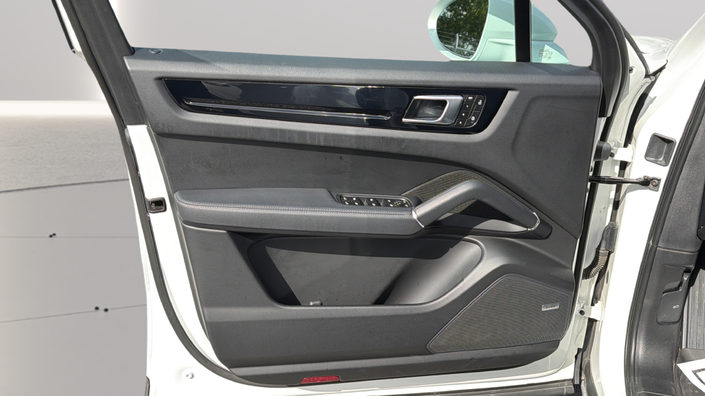Used 2023 White Porsche Base image 20