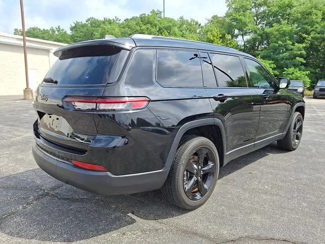 Used 2023 Black Jeep Altitude image 11