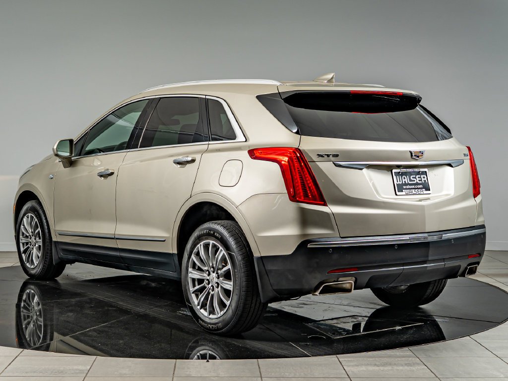 Used 2017 Silver Coast Metallic Cadillac Luxury image 7
