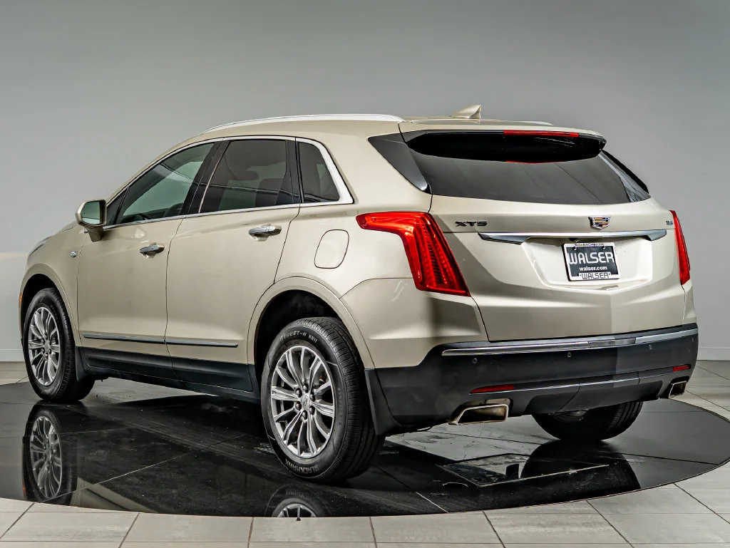 Used 2017 Silver Coast Metallic Cadillac Luxury image 7