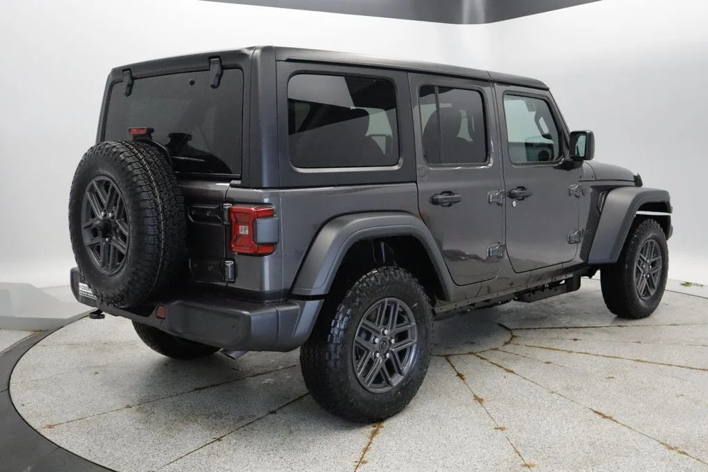 New 2026 Granite Crystal Metallic Clearcoat Jeep Sport S image 6