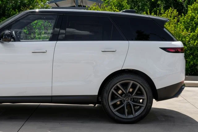New 2026 Fuji White Land Rover SE image 18