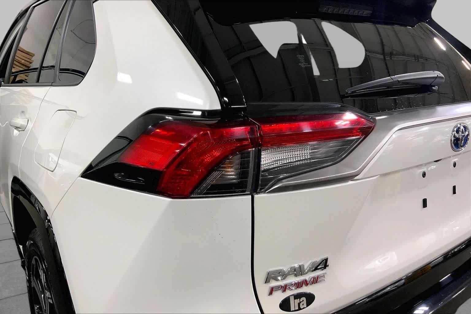 Used 2021 Blizzard Pearl w/Midnight Black Roof Toyota XSE image 29