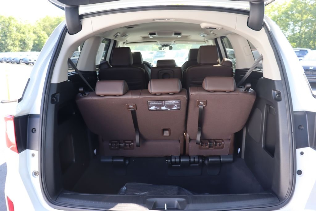 New 2026 Platinum White Pearl Honda Touring image 12