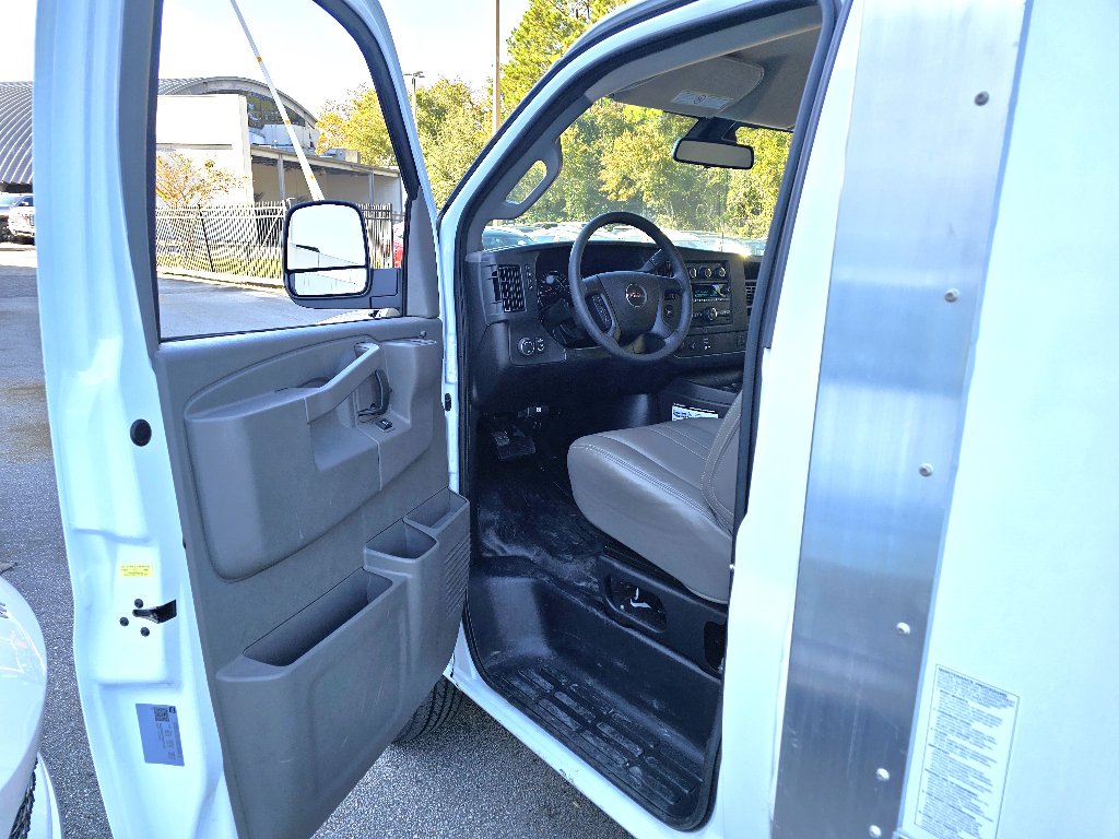 New 2025 Summit White GMC 1WT image 21