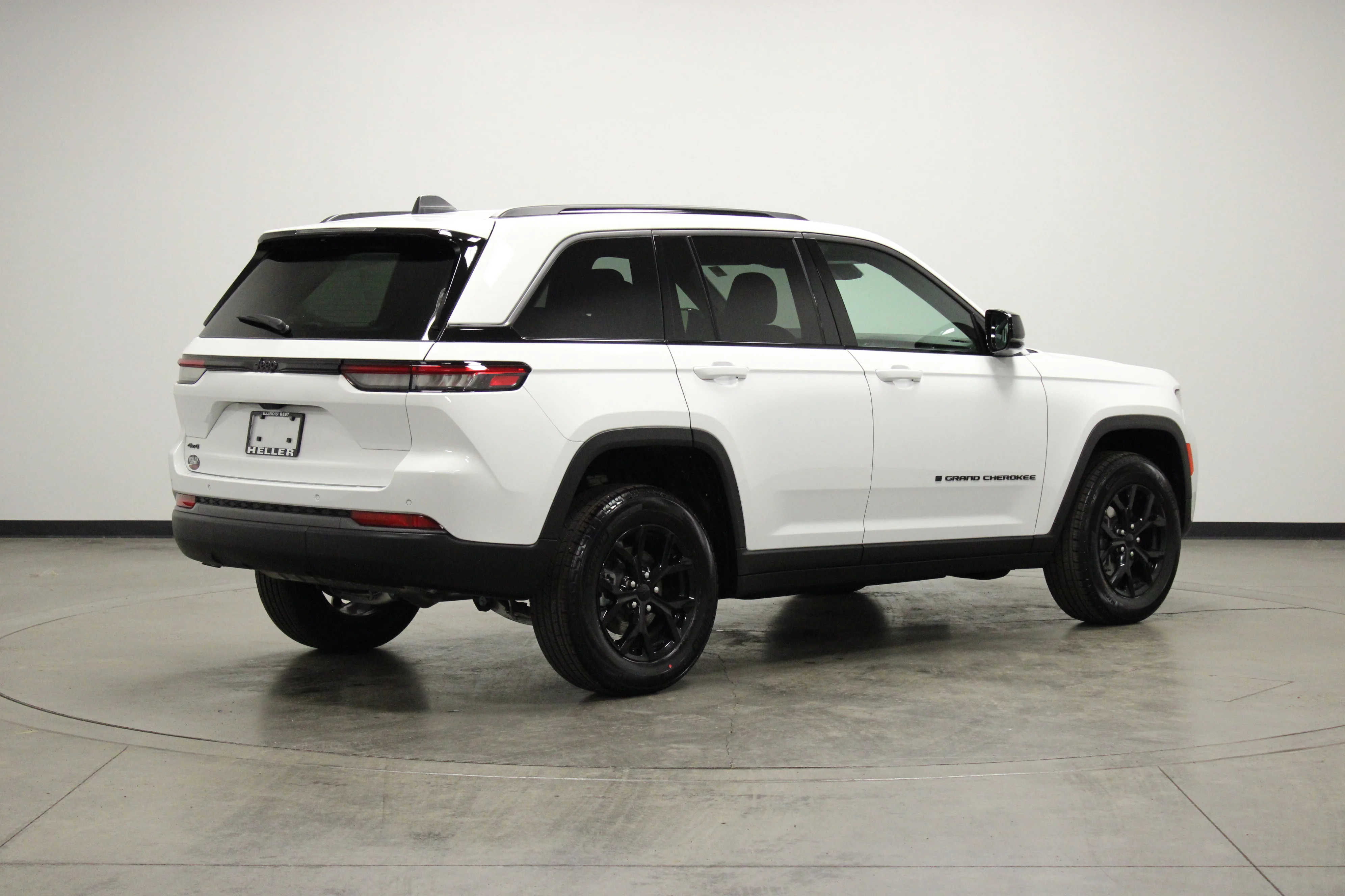 New 2026 Bright White Clearcoat Jeep Laredo Altitude image 8