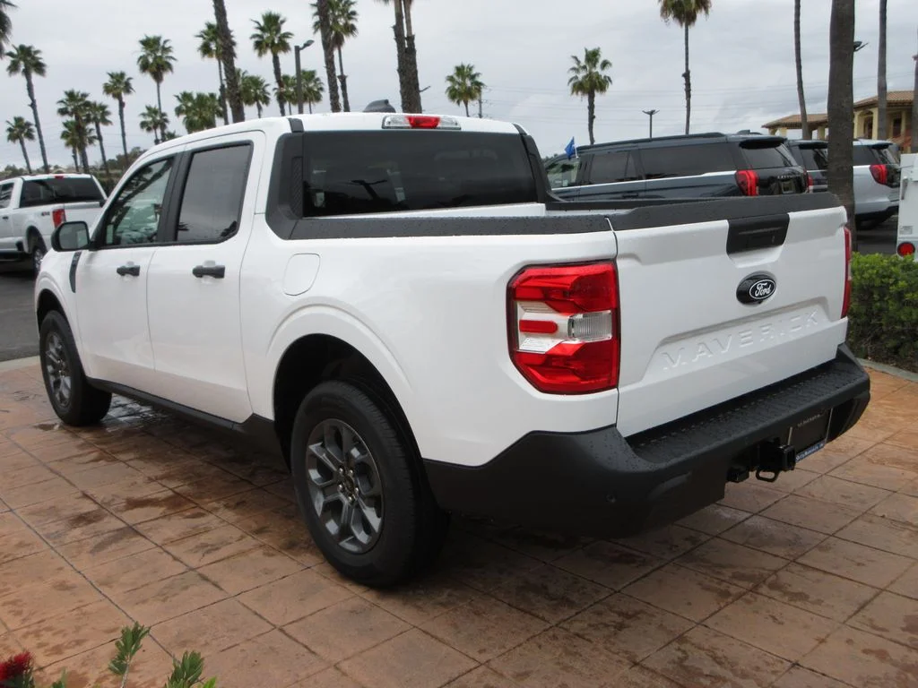 New 2026 Oxford White Ford XLT image 2