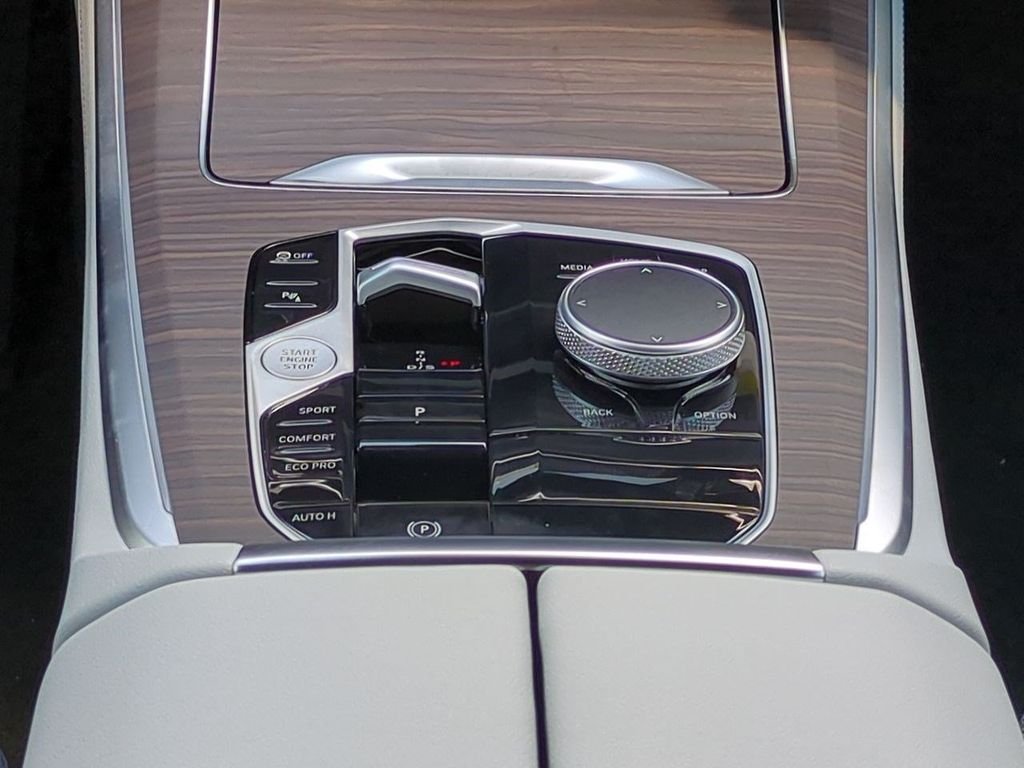 New 2026 Alpine White BMW sDrive40i image 19