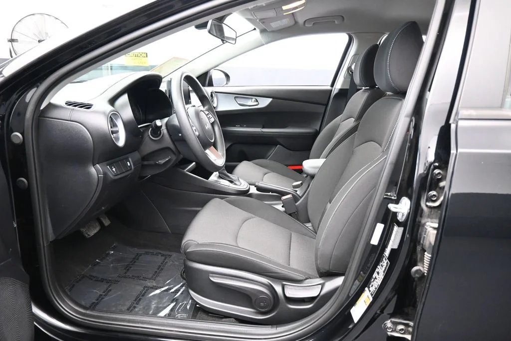 Used 2023 Aurora Black Pearl Kia LXS image 11