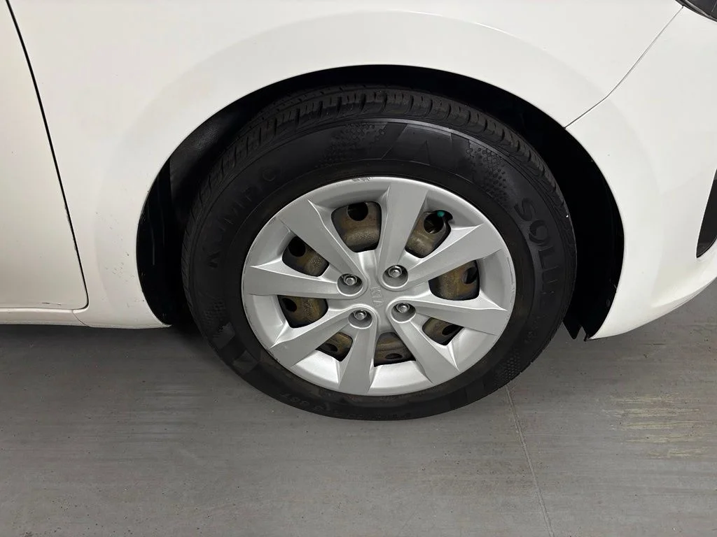 Used 2016 White Kia LX image 10