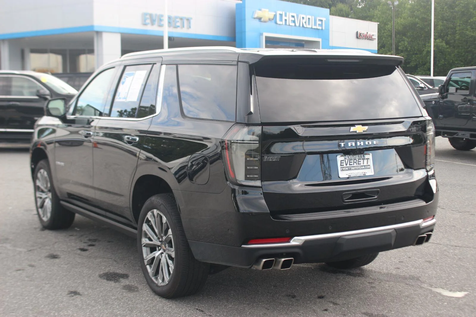 Used 2025 Black Chevrolet High Country image 5