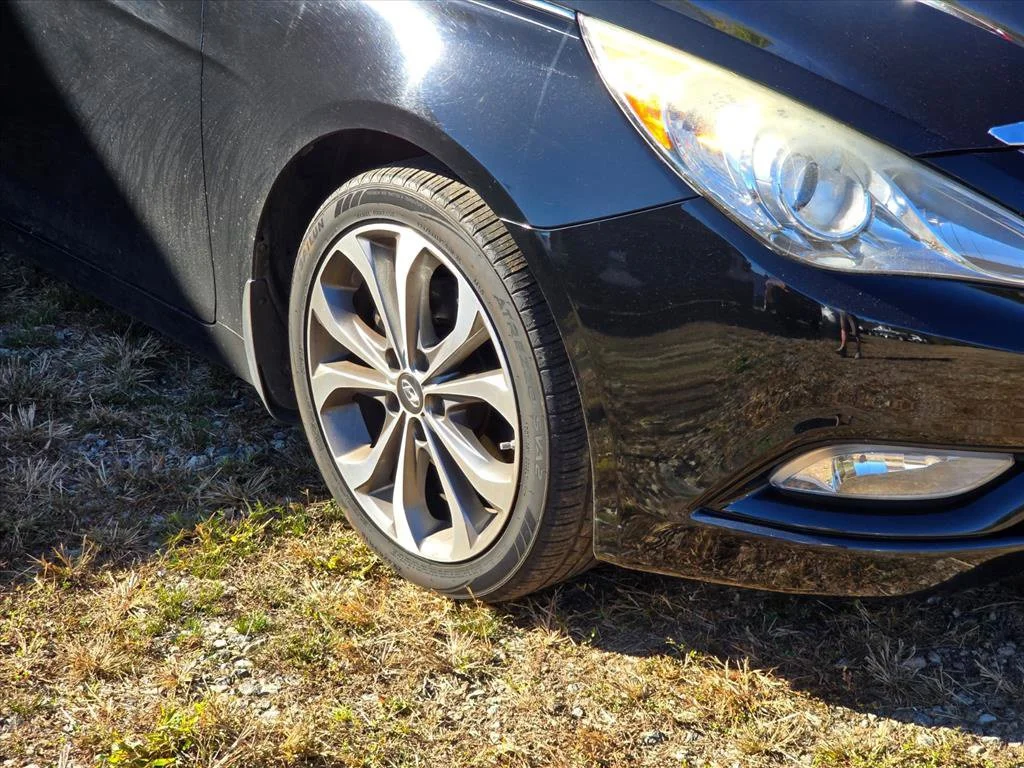Used 2013 Black Hyundai Limited image 17
