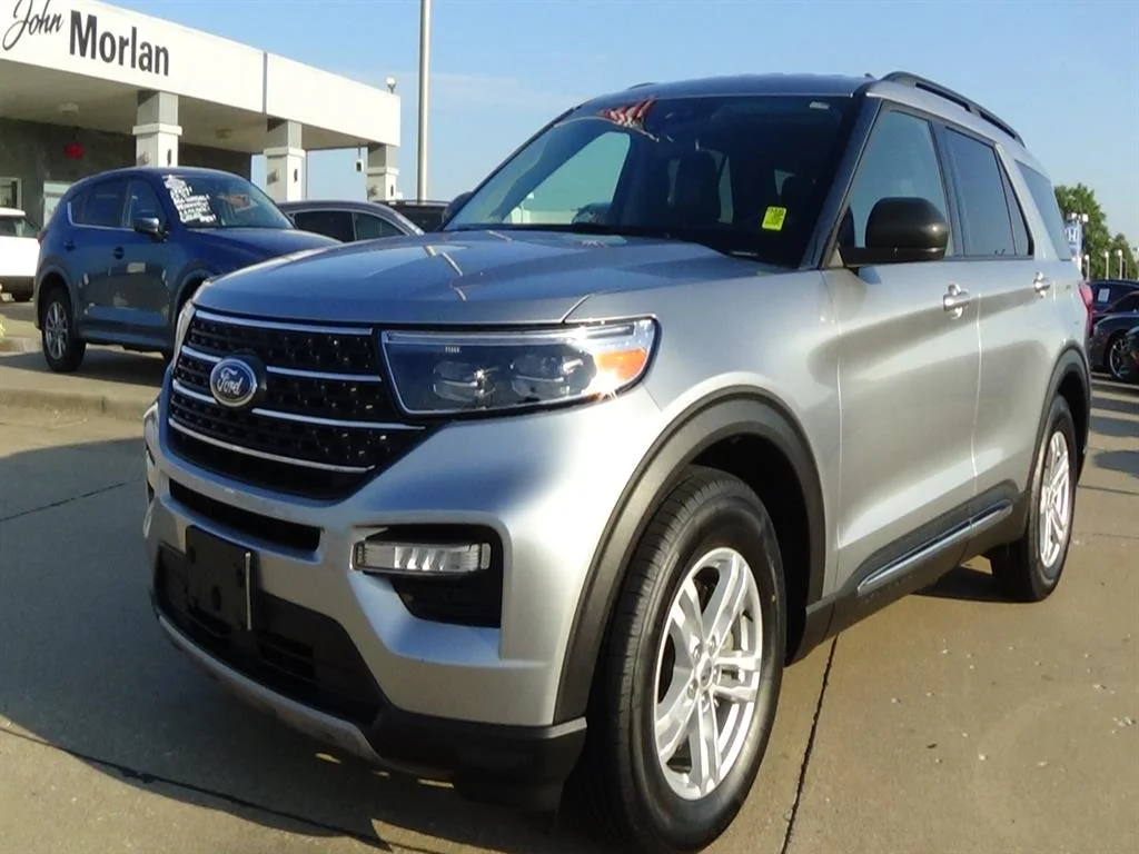 Certified Used 2024 Iconic Silver (js) Ford XLT image 2