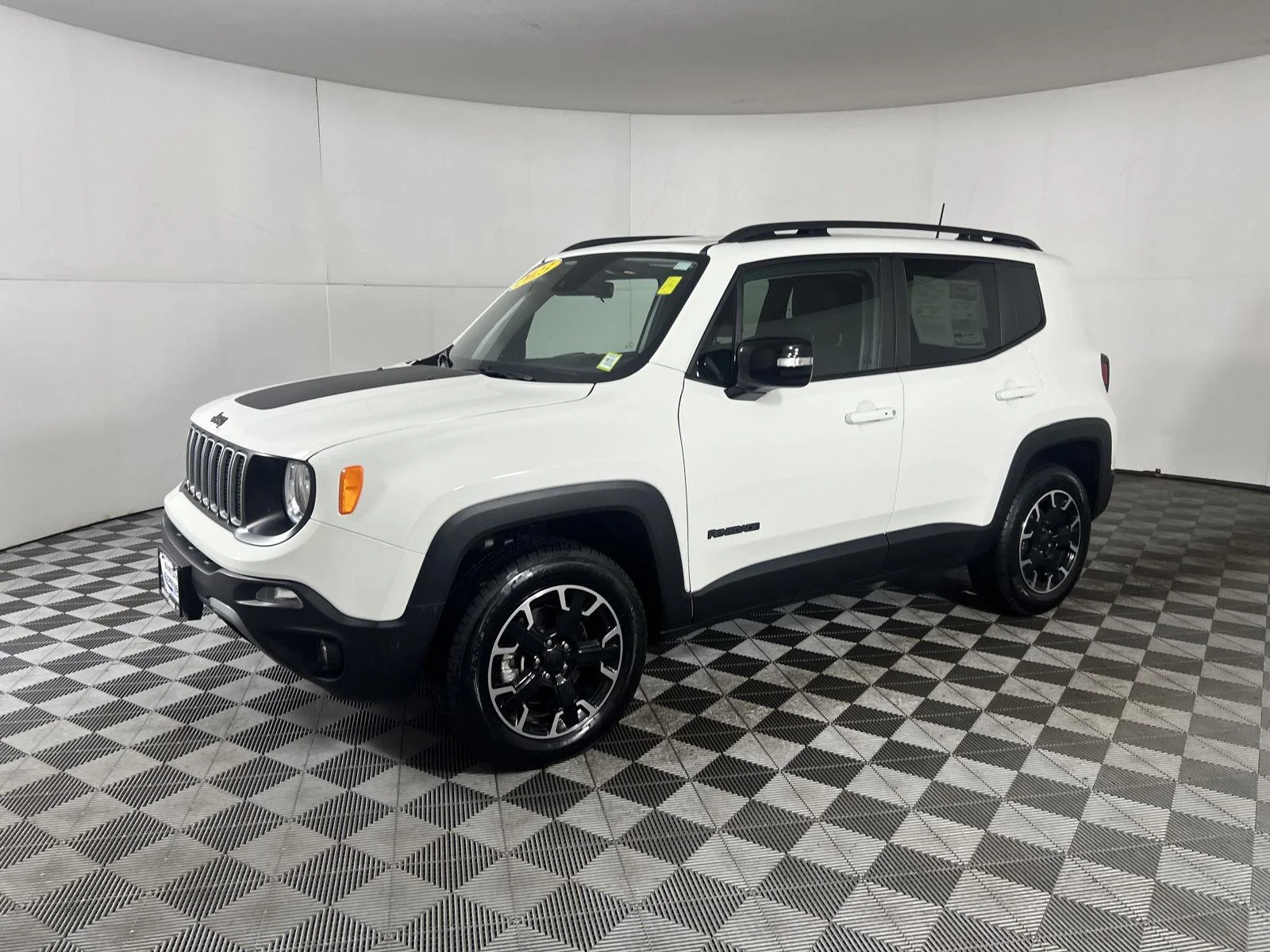 Used 2023  Jeep Upland image 36