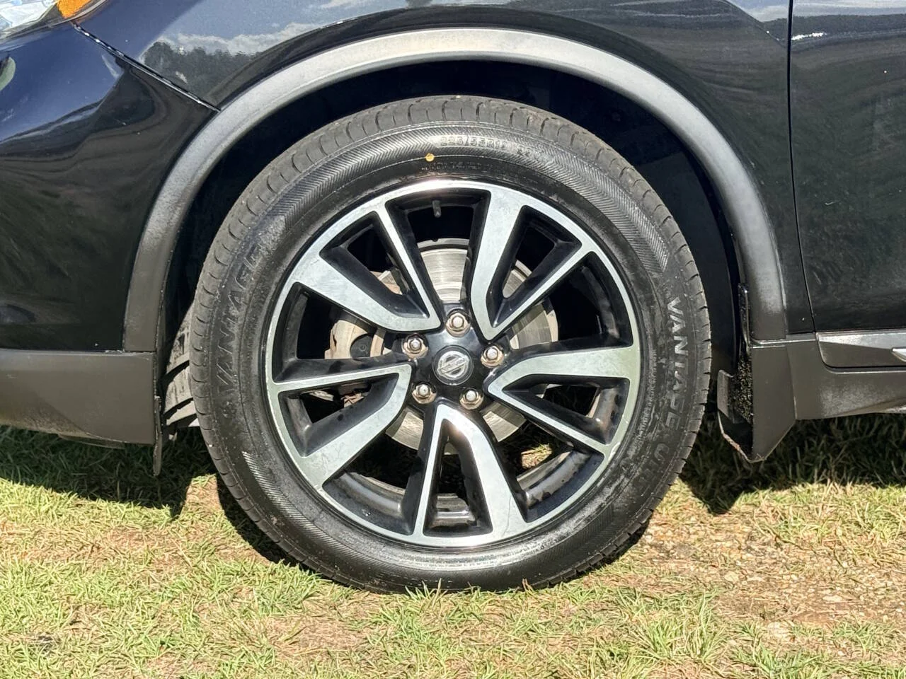 Used 2019 Black Nissan SL 4dr Crossover image 10