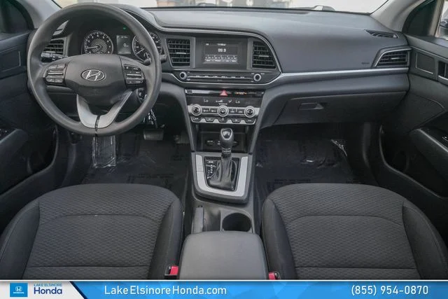 Used 2020 Quartz White Pearl Hyundai SE image 19