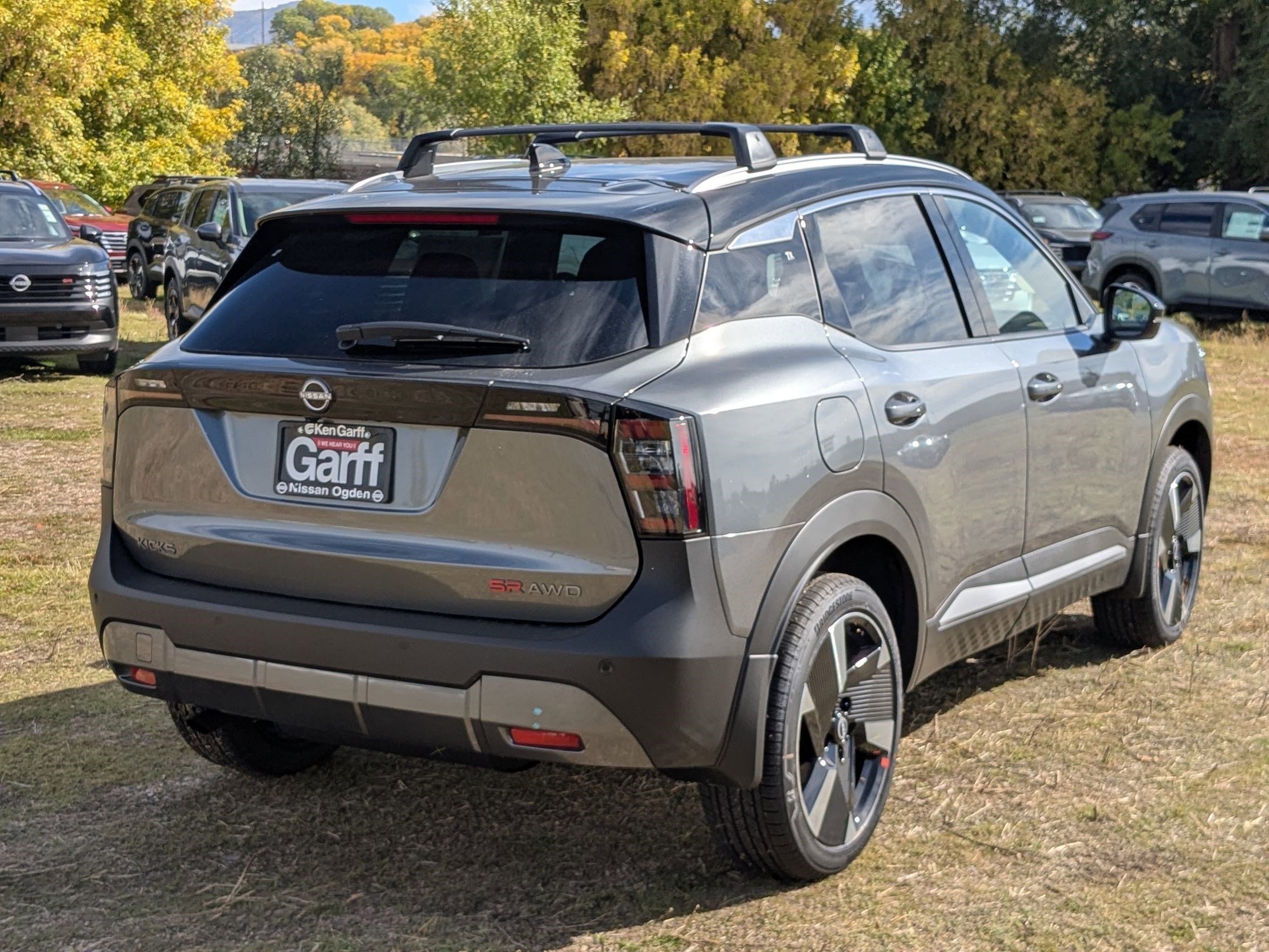 New 2026 Gun Metallic/Super Black Nissan SR image 3