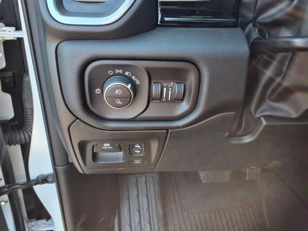 2026 RAM 1500 Laramie - Photo 11