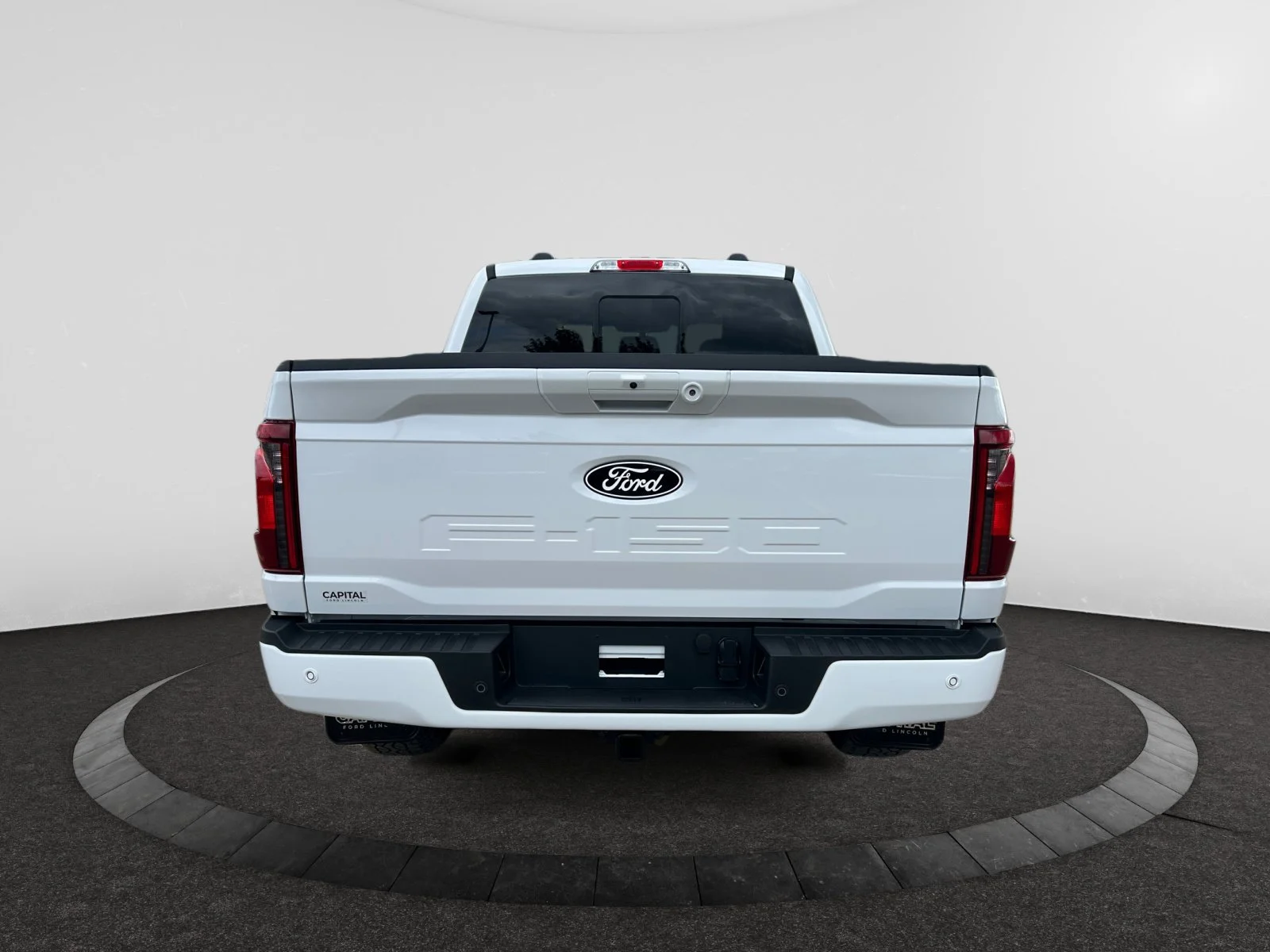 New 2026 Oxford White Ford XLT image 4
