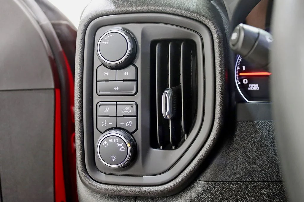 Used 2024 Red Chevrolet Custom image 17