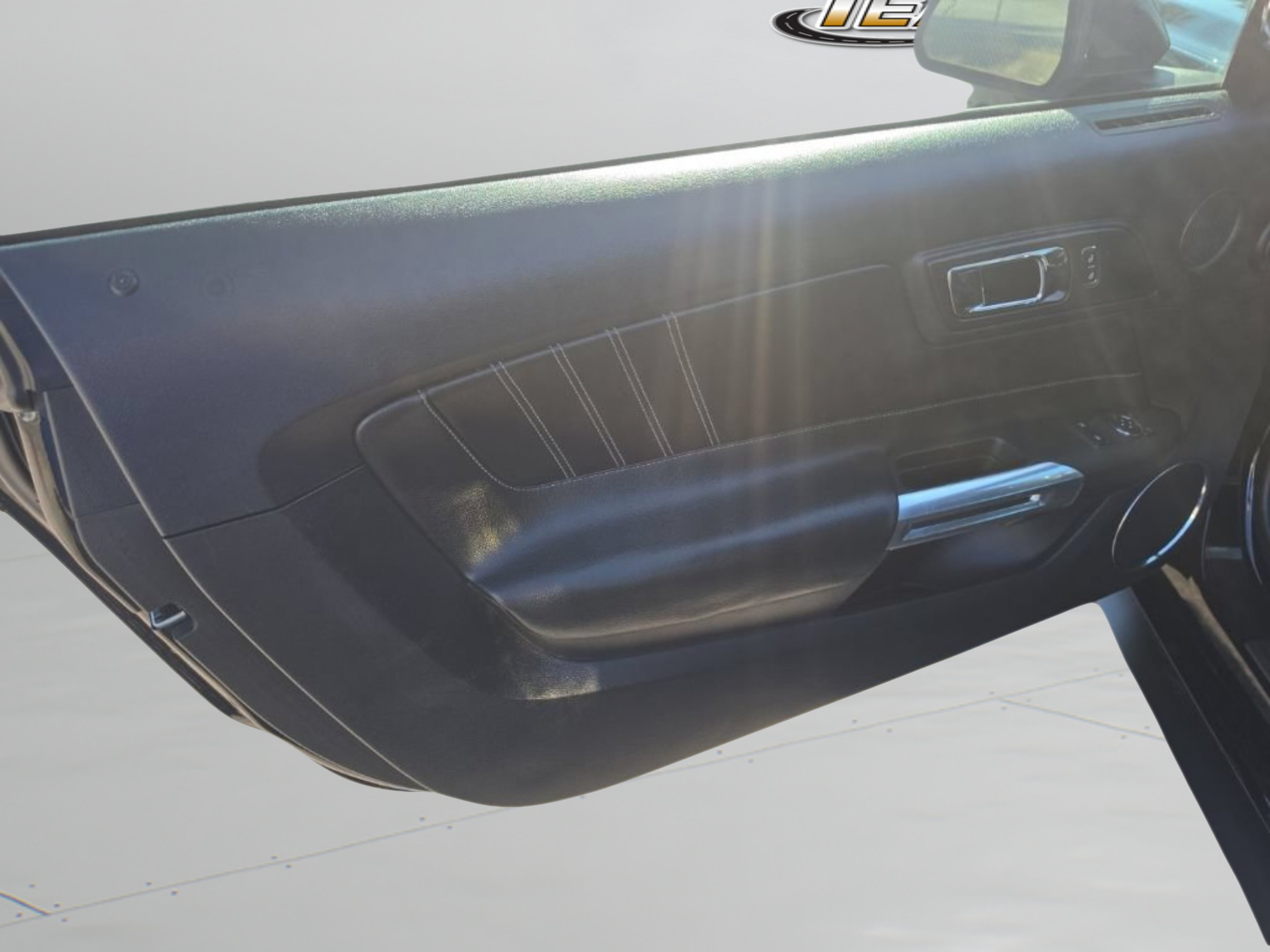 Used 2015 Black Ford GT Premium image 17