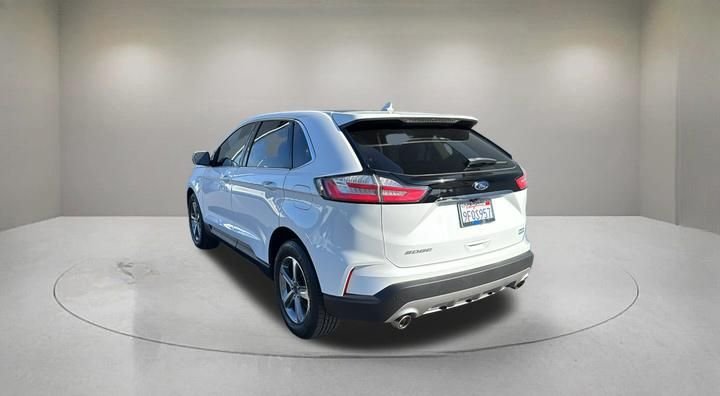 Used 2019 White Ford SEL image 4