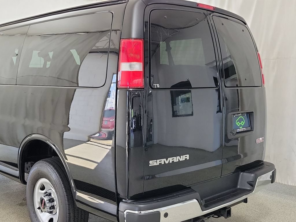 2025 GMC Savana Passenger LT - Photo 6