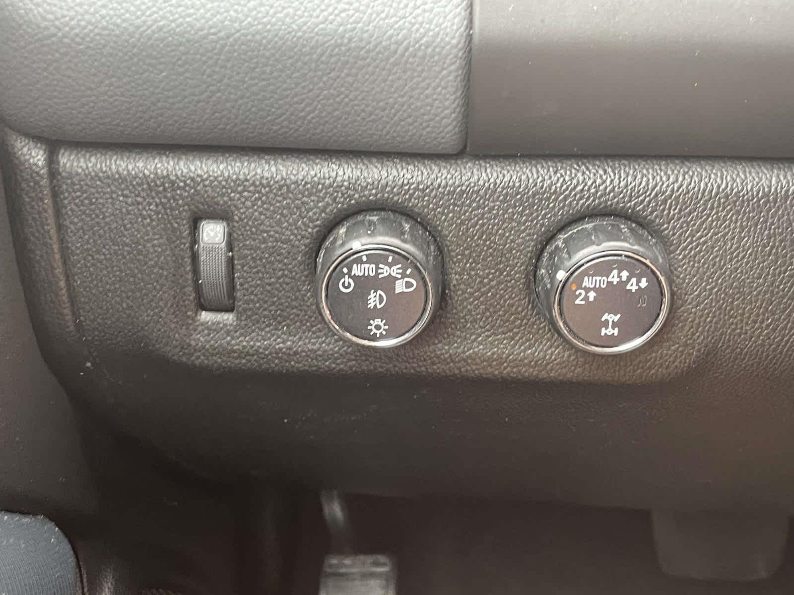 Used 2017 Red Hot Chevrolet 4WD Z71 image 36