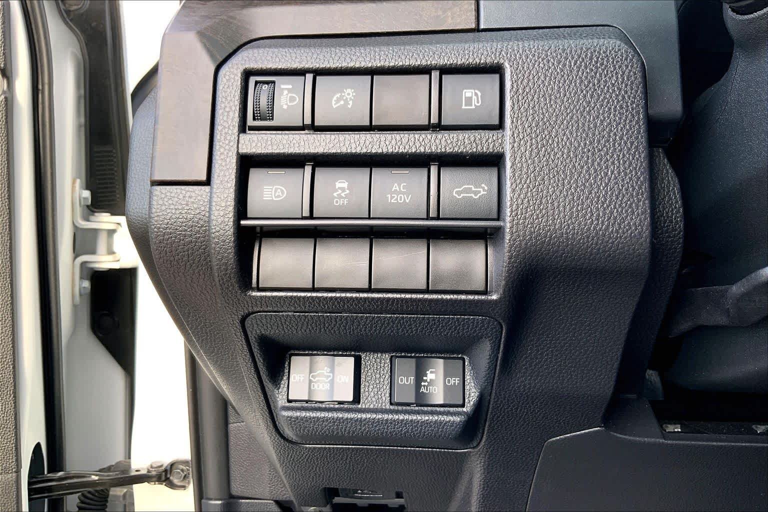 Used 2025 Wind Chill Pearl Toyota Limited Hybrid image 33