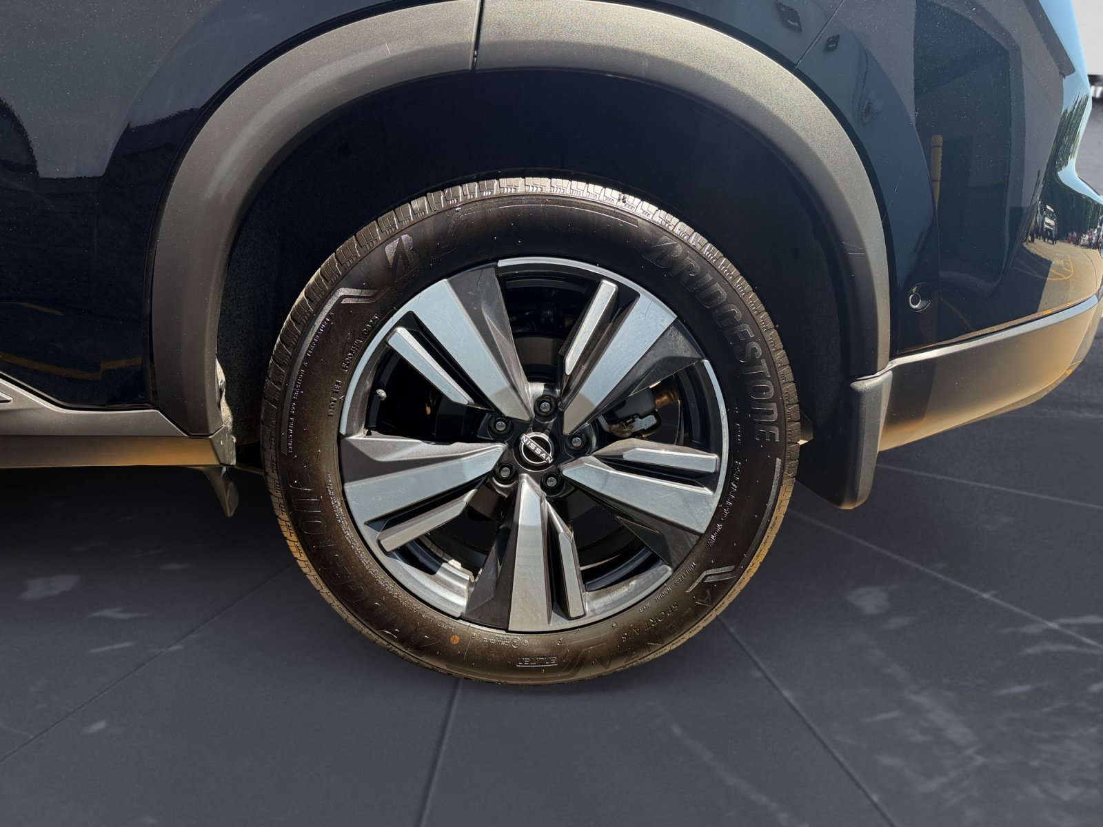 Used 2025 Super Black Nissan SL image 48