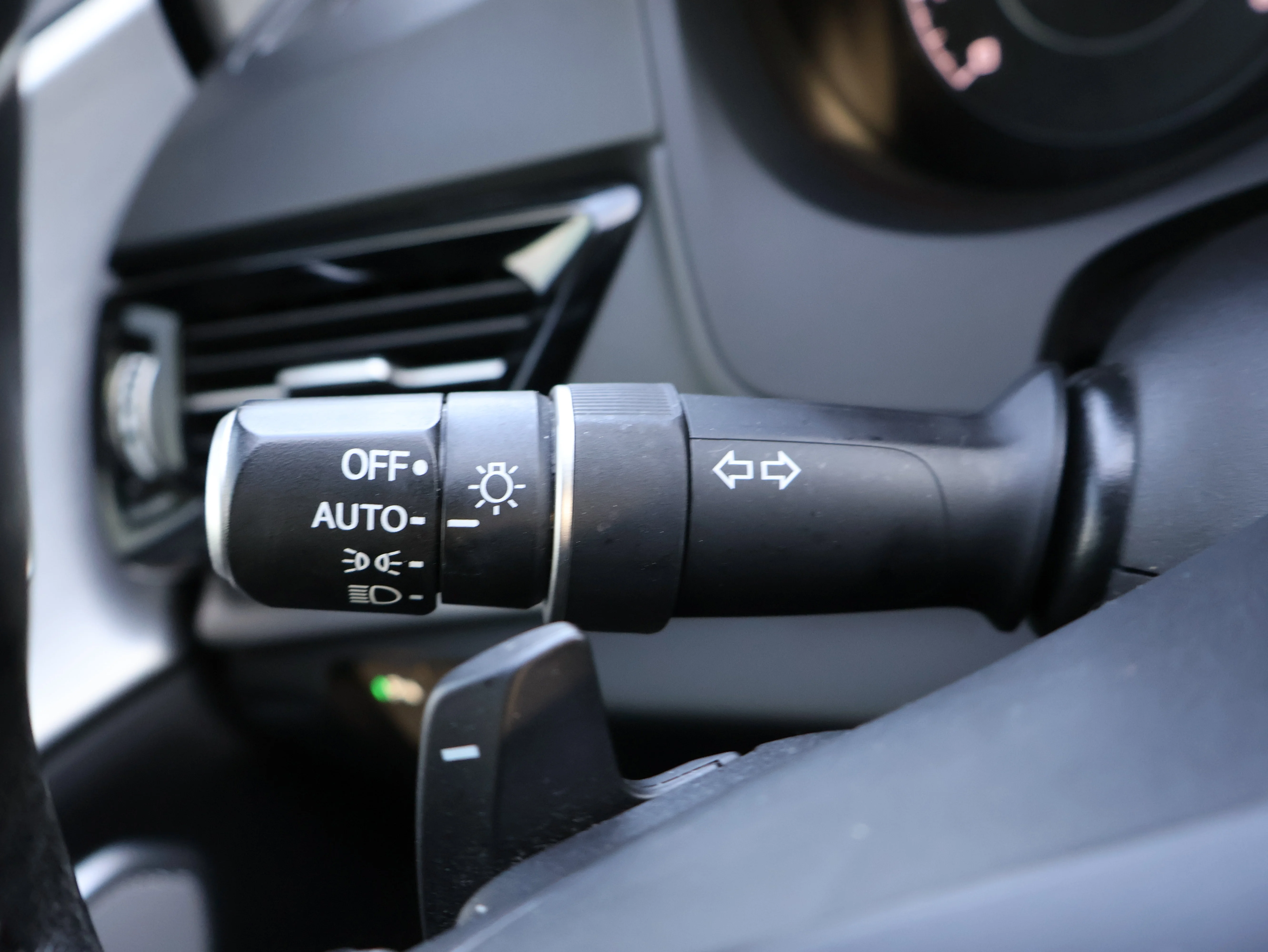 Used 2024 Liquid Carbon Metallic Acura w/Technology Package image 34