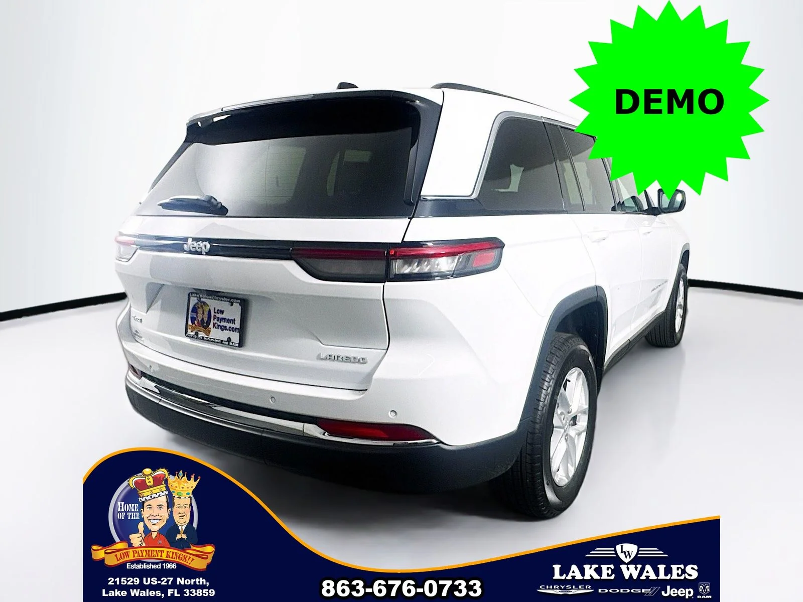 New 2026 Bright White Clear-Coat Exterior Paint Jeep Laredo X image 6