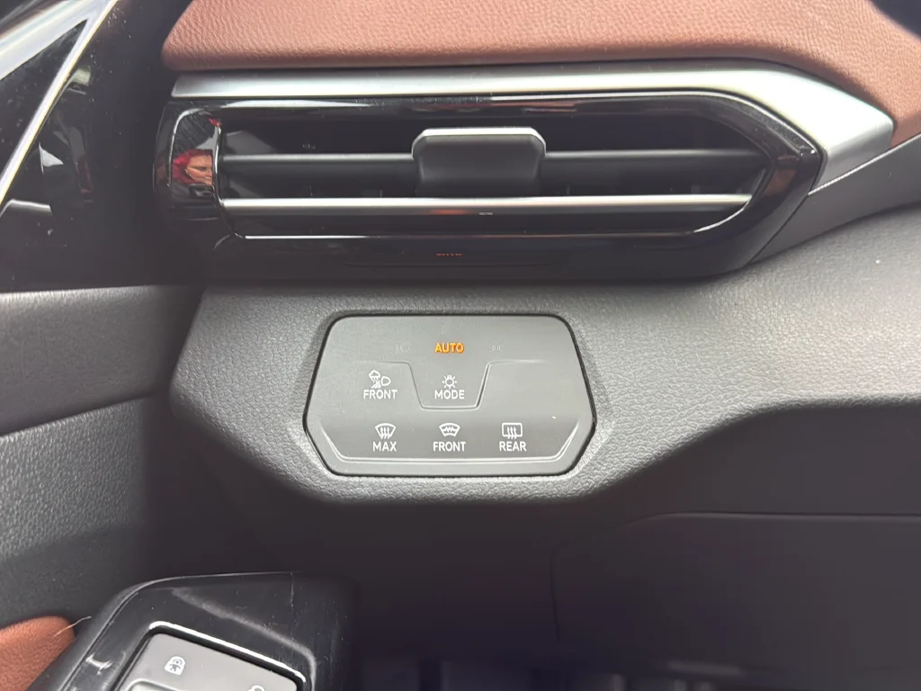 Used 2021  Volkswagen Pro S image 26
