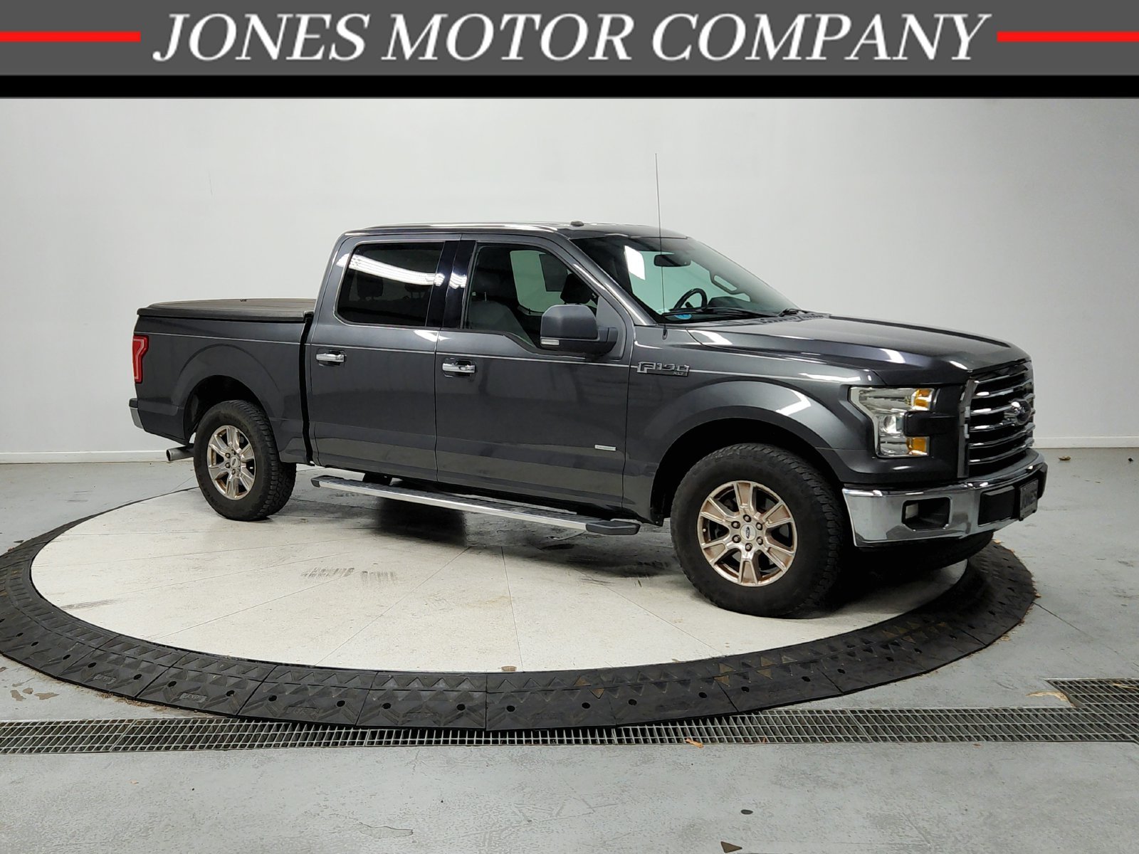 Used 2016 Gray Ford XLT image 1