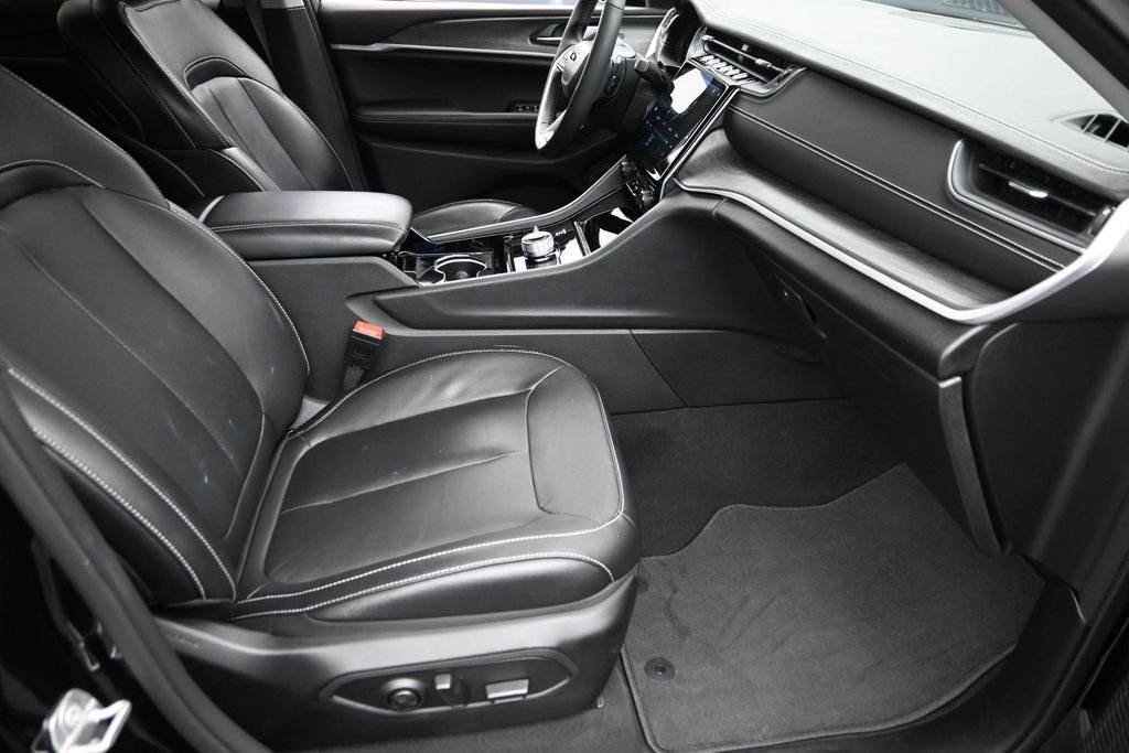 Used 2023 Black Jeep Limited image 10