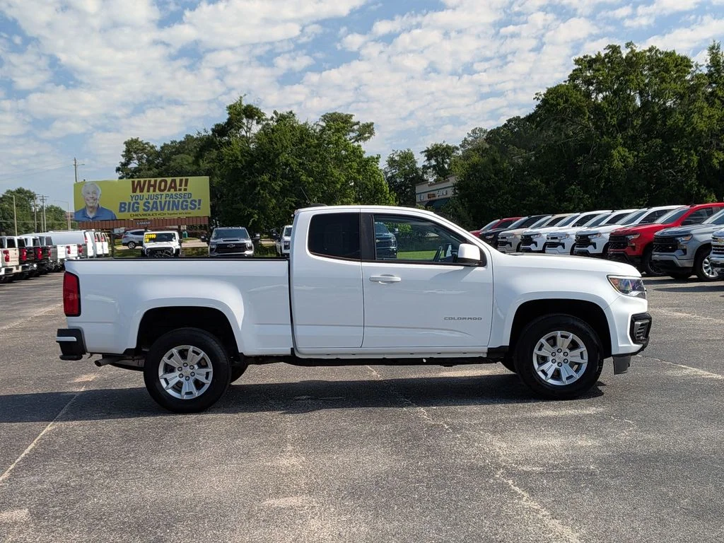 Used 2022 White Chevrolet LT image 6