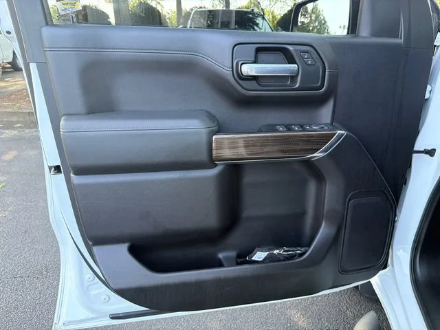 Used 2019 SUMMIT WHITE Chevrolet RST image 10
