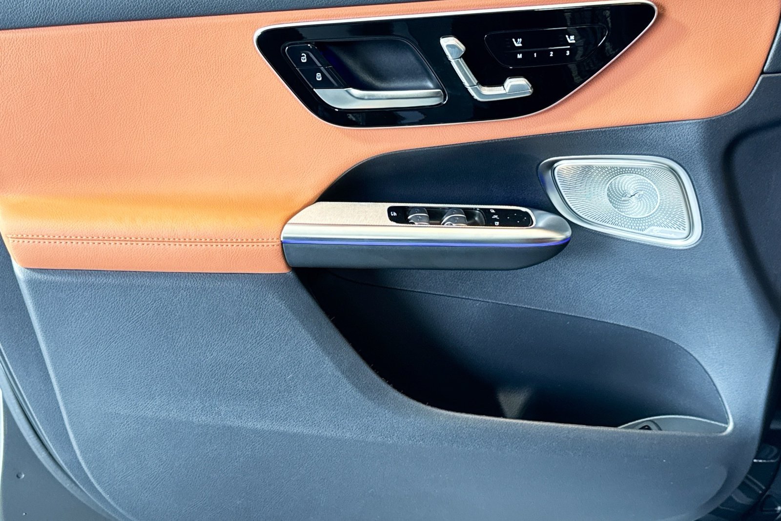 New 2026 Graphite Grey Metallic Mercedes-Benz GLC 300 image 16