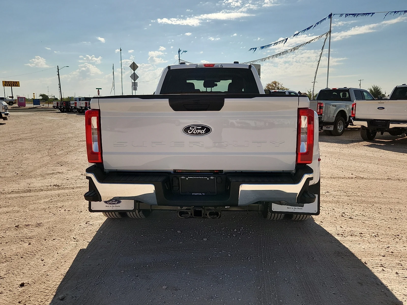 New 2027 Oxford White Ford XLT image 6