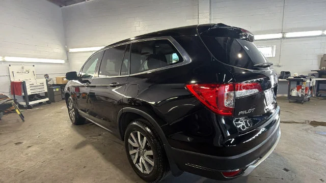 Used 2020 Black Honda EX-L image 3