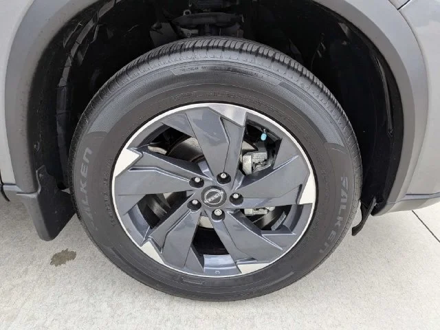 Used 2025 Gray Nissan SV image 11