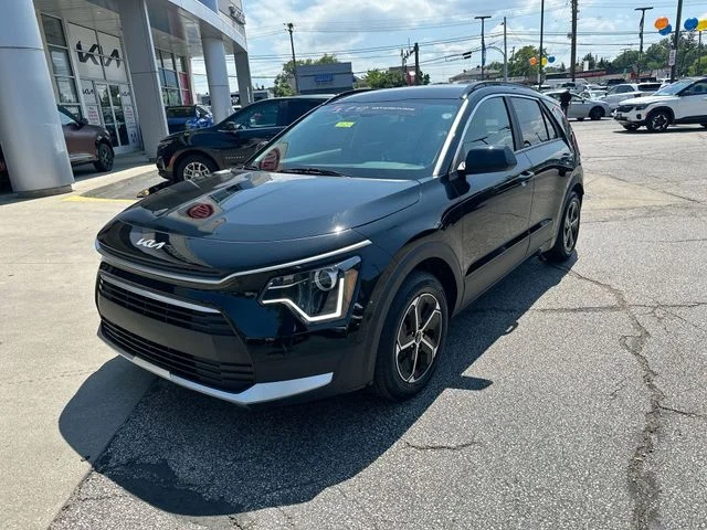 Used 2024 Black Kia LX image 11