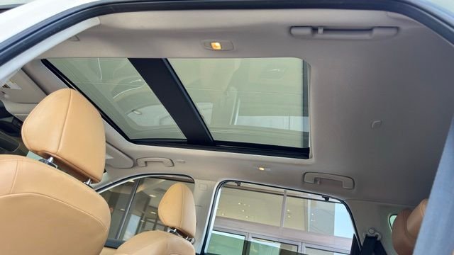 Used 2023 Pearl White Tricoat Nissan Platinum image 13
