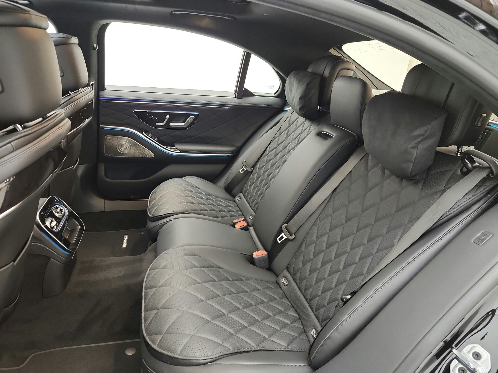 New 2027 Obsidian Black Metallic Mercedes-Benz S 580 4MATIC® Sedan image 11