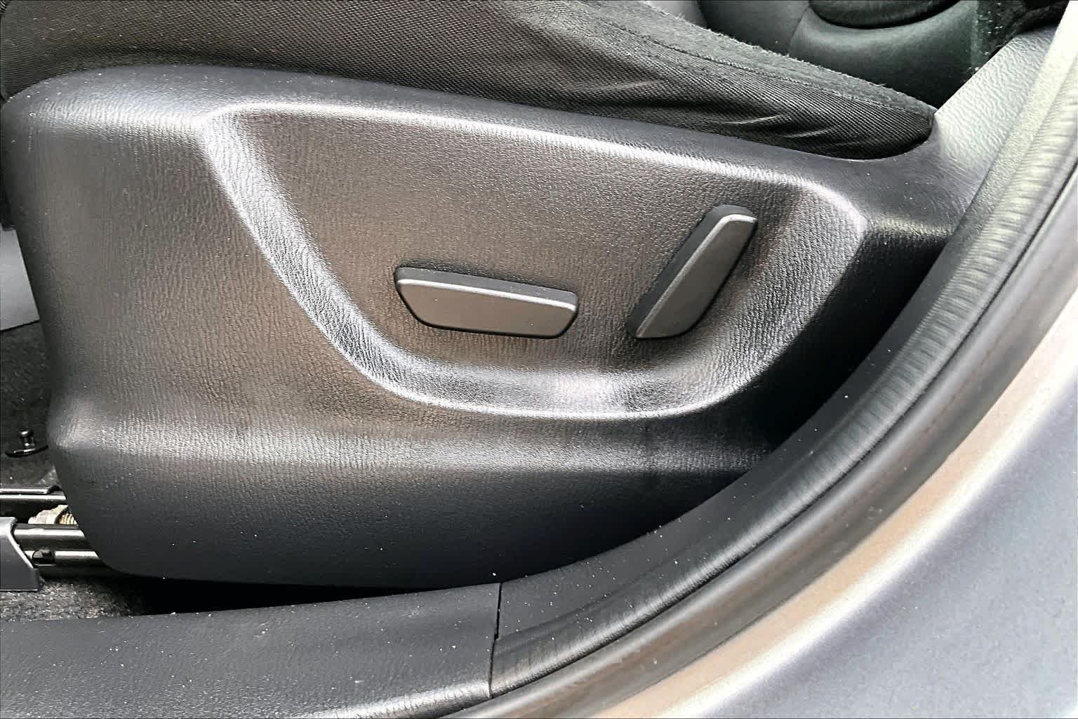 Used 2014 Liquid Silver Metallic Mazda Touring image 33