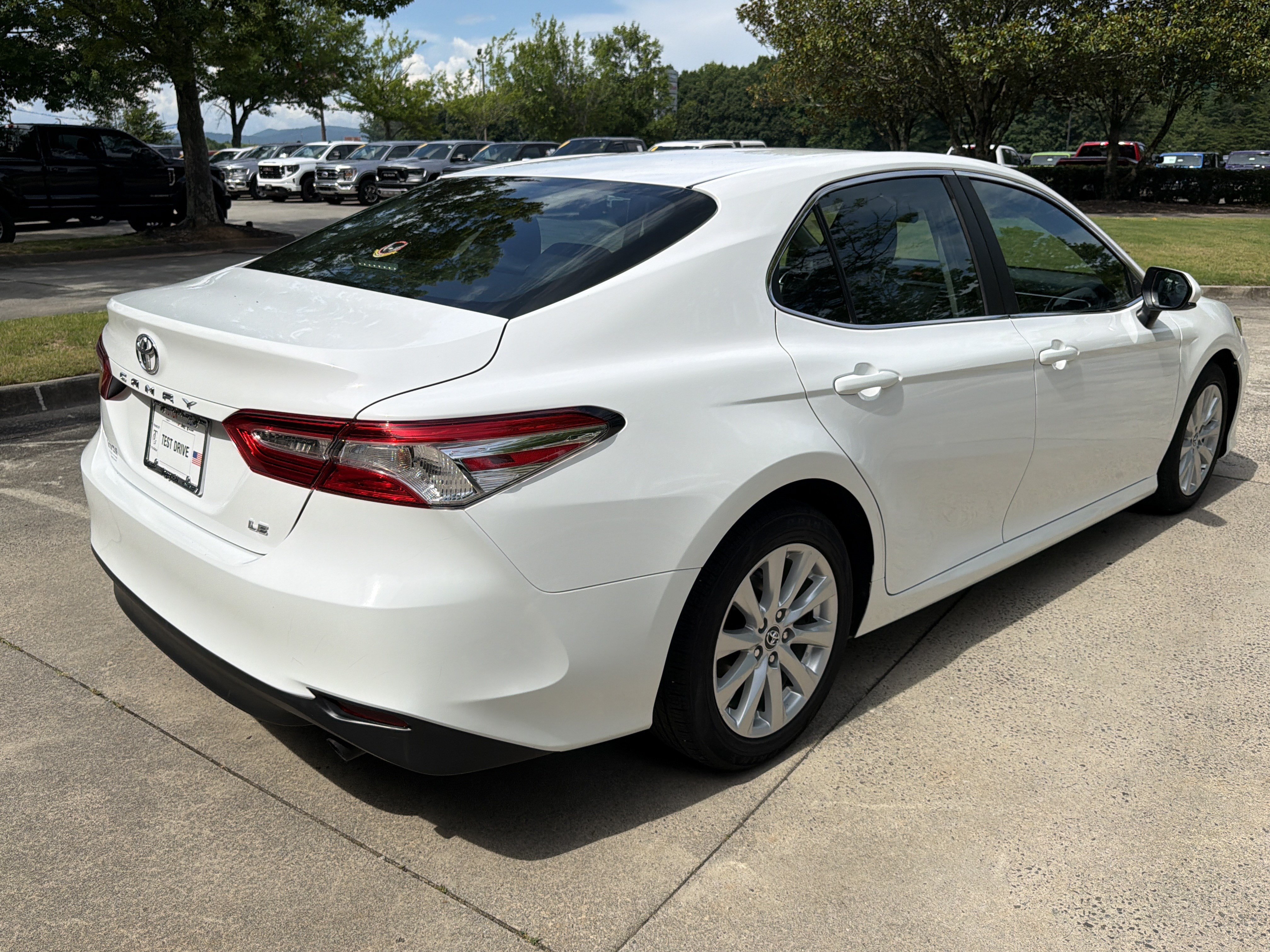 Used 2018 Super White Toyota LE image 7
